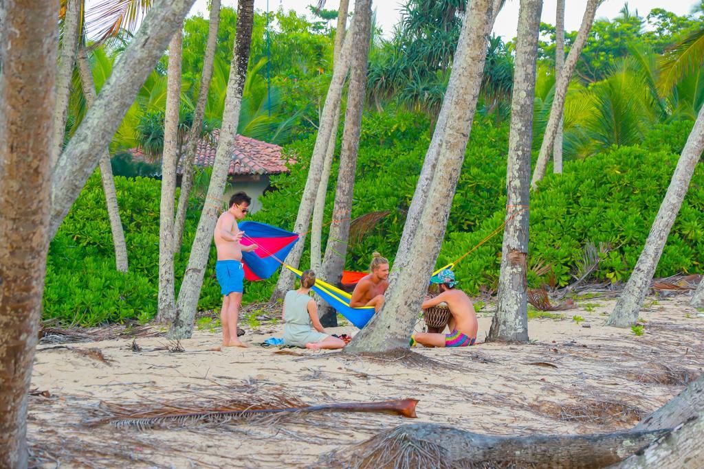 Autumn Moon Beach Cabanas Тангале Екстериор снимка