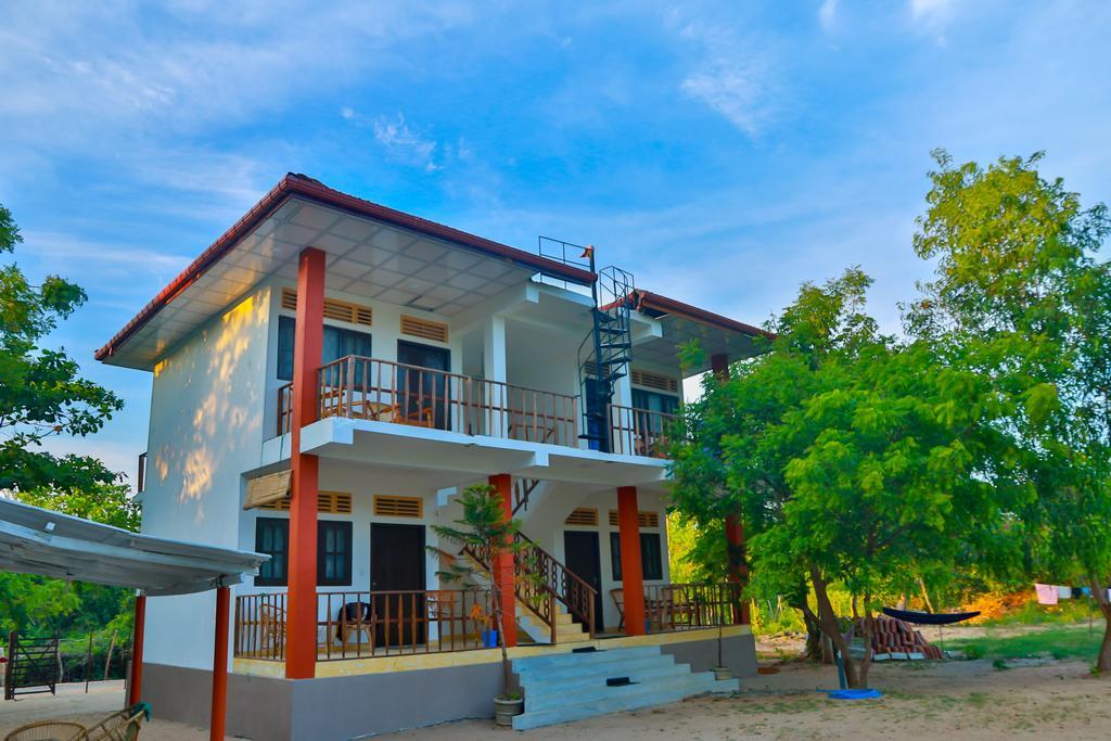 Autumn Moon Beach Cabanas Тангале Екстериор снимка